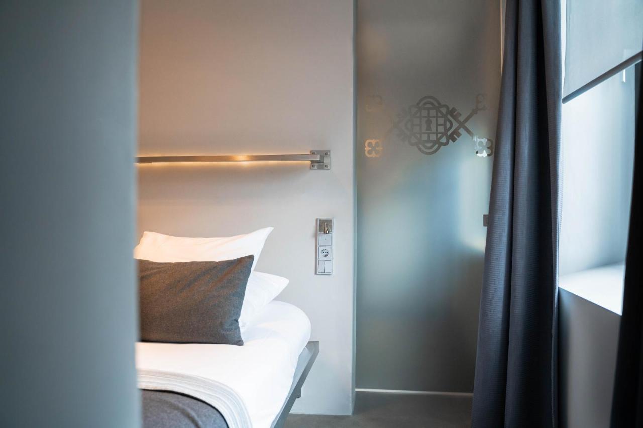Het Arresthuis Ruremonde Extérieur photo A room at the hotel