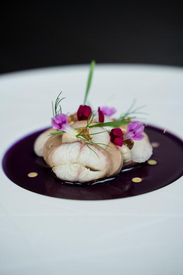 Het Arresthuis Ruremonde Extérieur photo A dish of monkfish