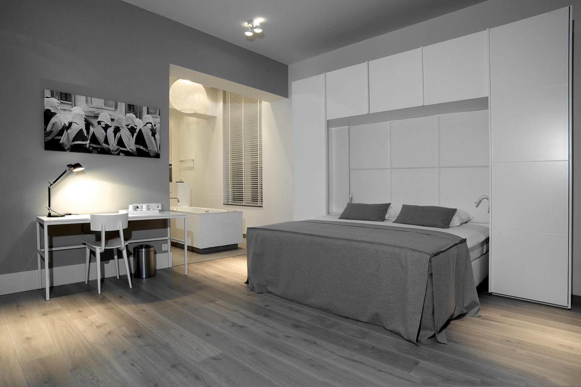 Het Arresthuis Ruremonde Extérieur photo A bedroom
