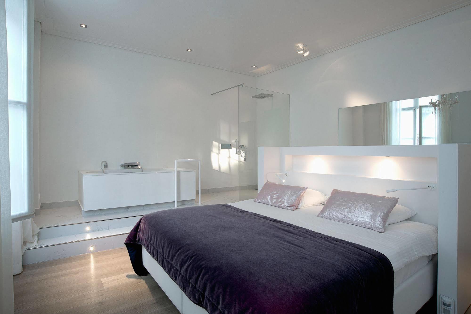 Het Arresthuis Ruremonde Extérieur photo A bedroom
